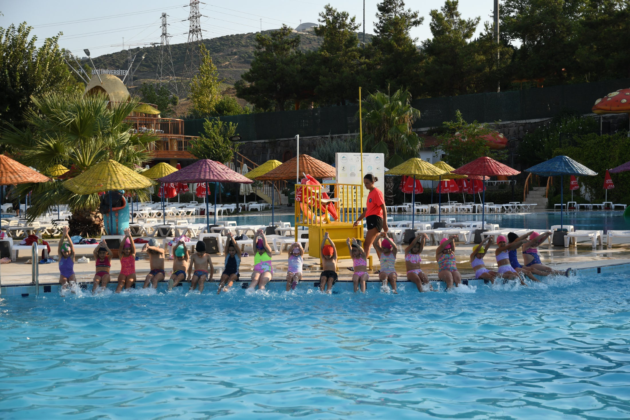 Karabağlar Belediyesi, Yaz Spor Okulları kapsamında özel gereksinimli çocuklara yönelik