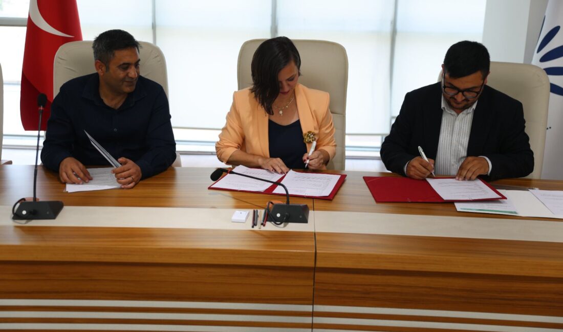 Karabağlar Belediyesi ile REDI Derneği arasında imzalanan protokolle Roman vatandaşlara