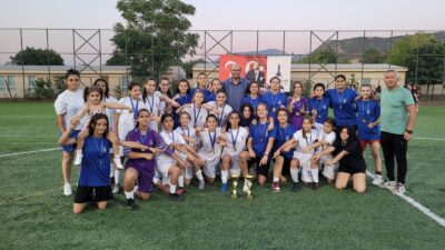 İBB U13 ve U15 Kız Futbol Liglerinin tek şampiyonu Konak