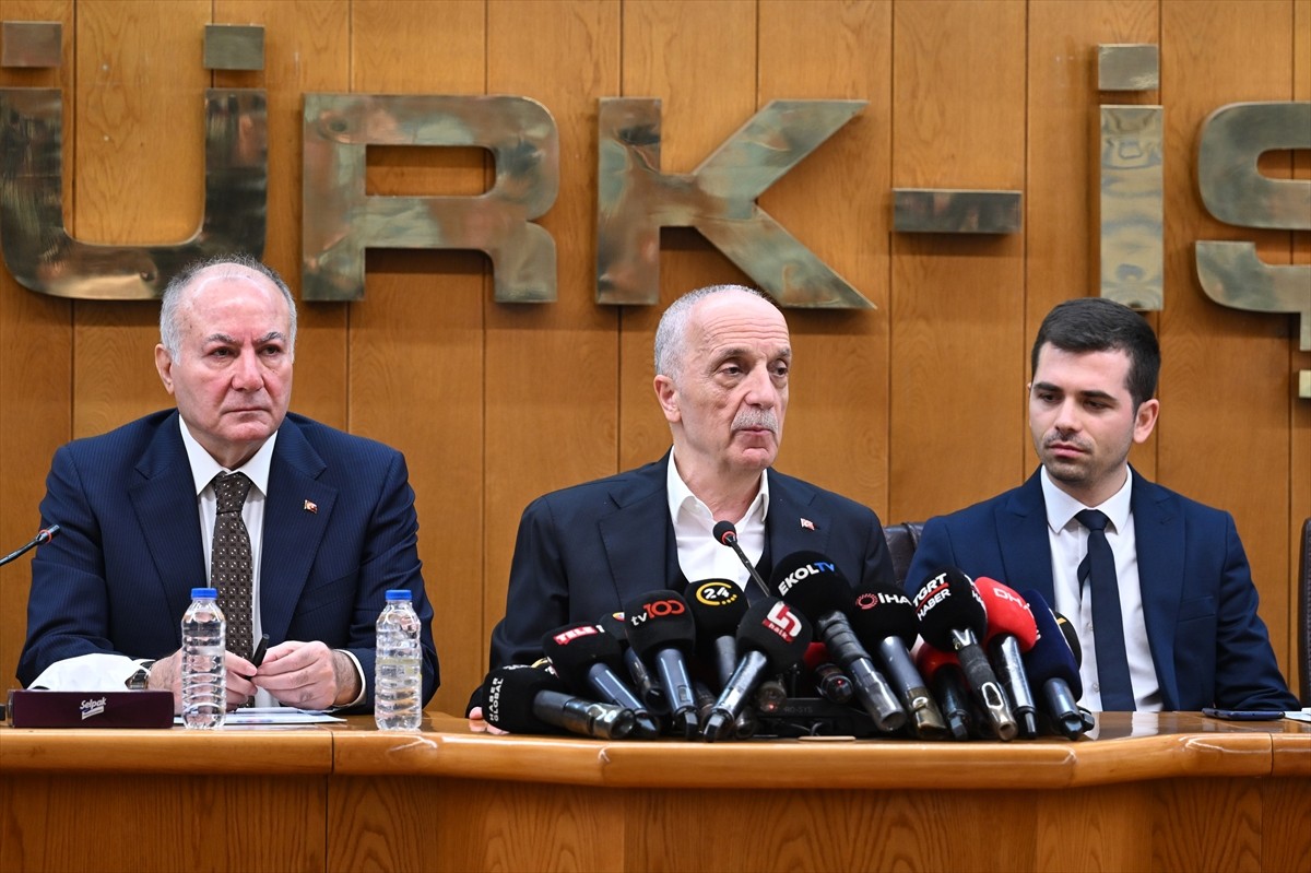 Türk-İş Genel Başkanı Ergün Atalay, kamu işçilerinin ücret artışı taleplerinin