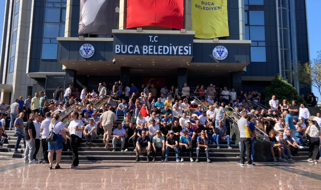 Maaş krizi kapsamında iş bırakan Buca Belediyesi işçilerine SMS ile