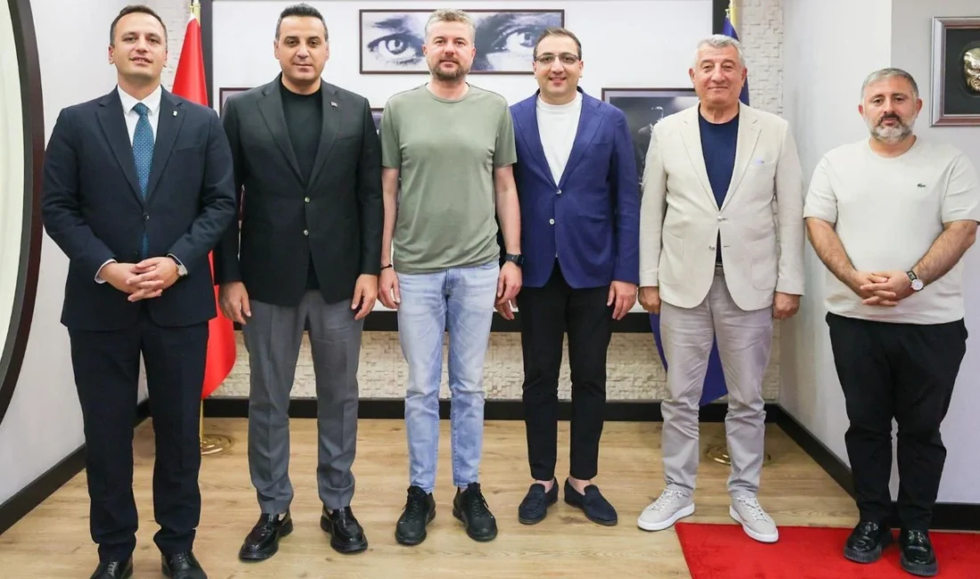 Buca'da maaş ve alacakları için 6 gündür iş bırakan belediye