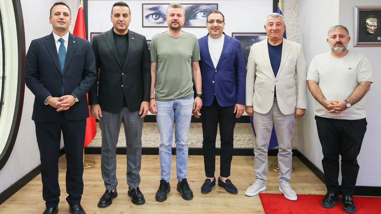 Buca'da maaş ve alacakları için 6 gündür iş bırakan belediye