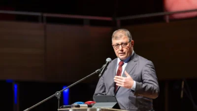 İzmir Büyükşehir Belediye Başkanı Cemil Tugay, belediyedeki işten çıkarmalarla ilgili