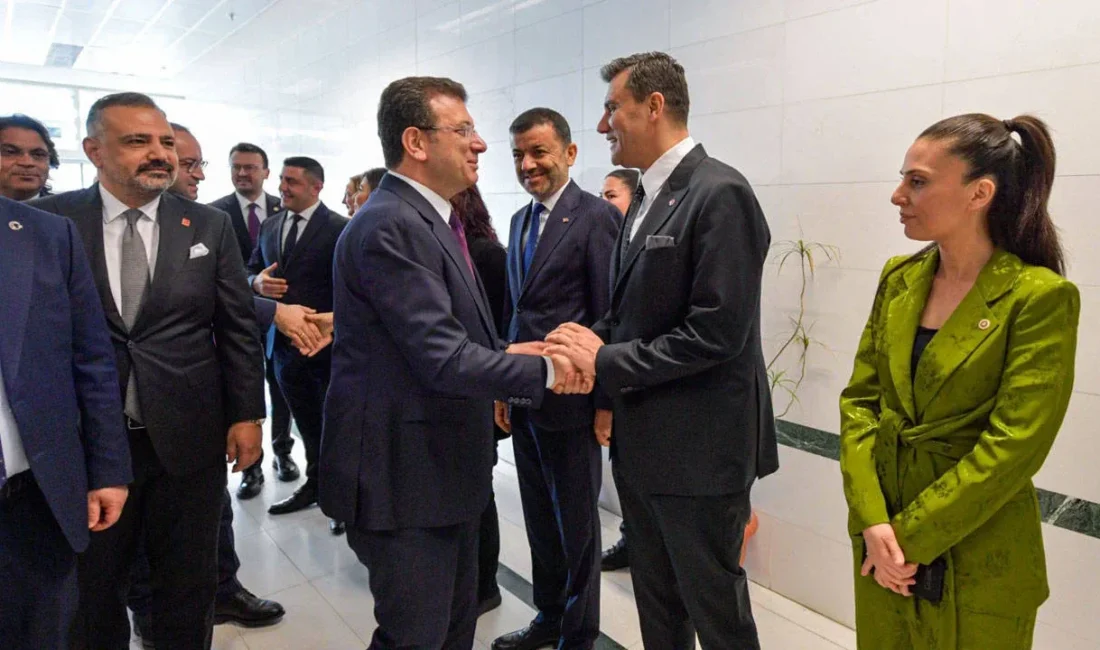 CHP’nin cumhurbaşkanı adayı Ekrem İmamoğlu, Ferdi Zeyrek'in vefatının ardından duygusal