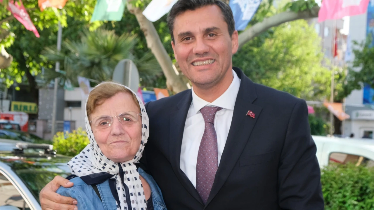 Manisa Büyükşehir Belediye Başkanı Ferdi Zeyrek'in ölüm haberinin ardından, aynı