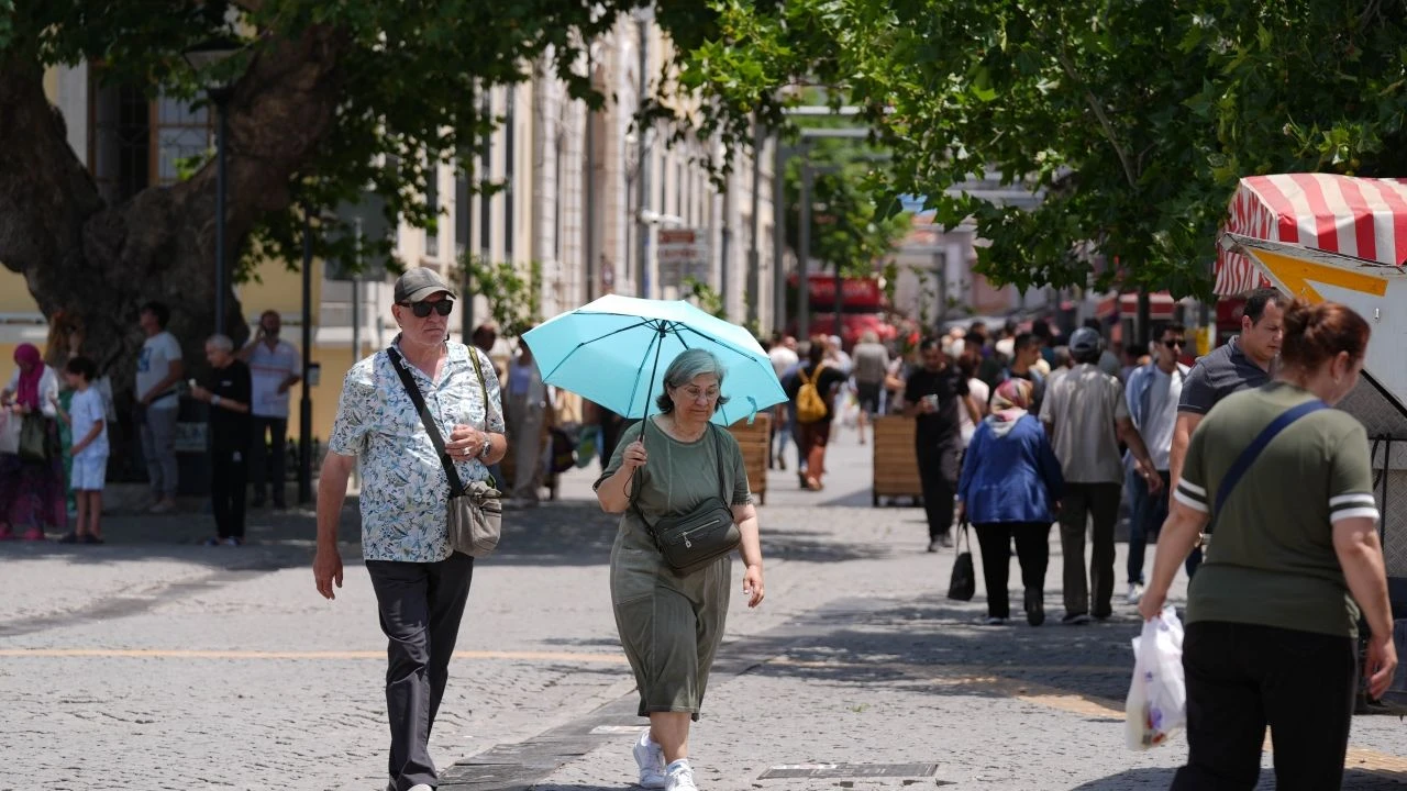 Meteoroloji, İzmir için yüksek sıcaklık uyarısı yaptı. Yeni haftada kent