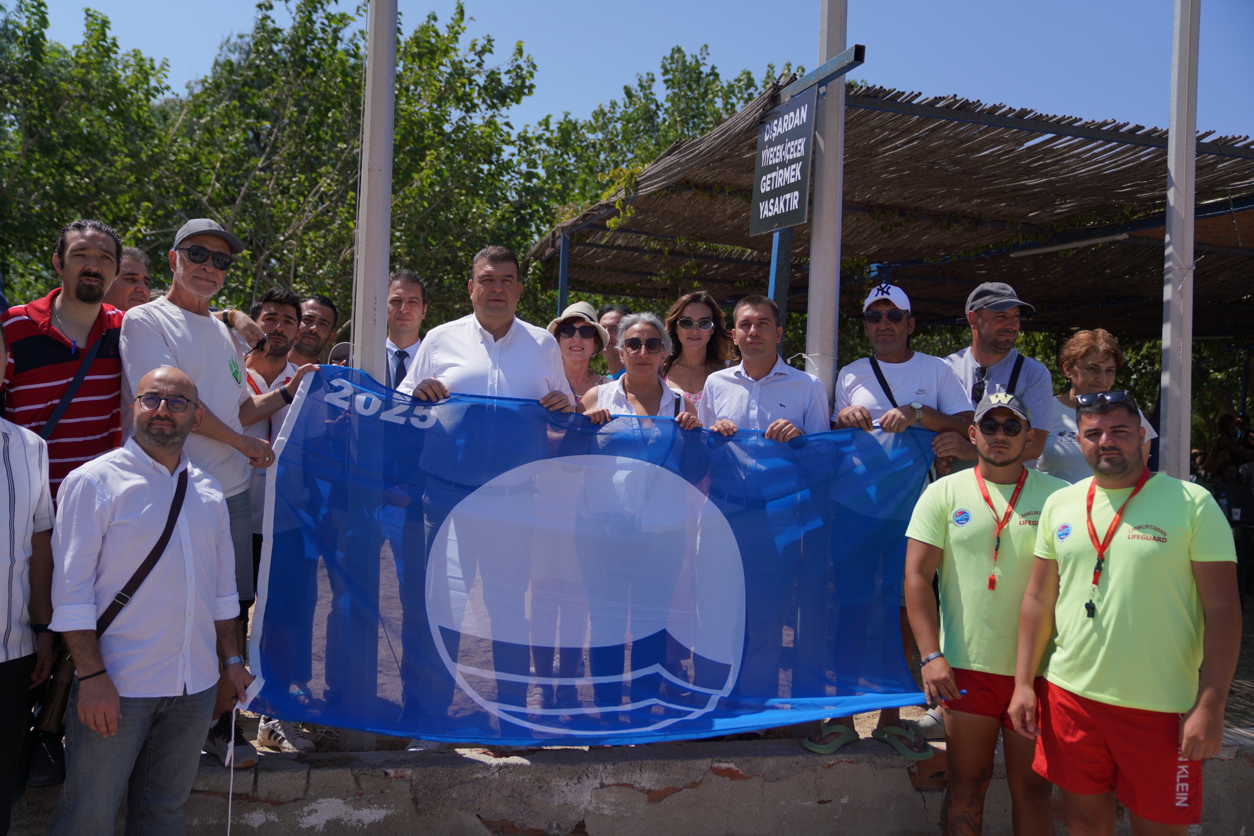 Seferihisar Belediyesi, ilçenin en güzel plajlarından biri olan Akkum Plajı’nda