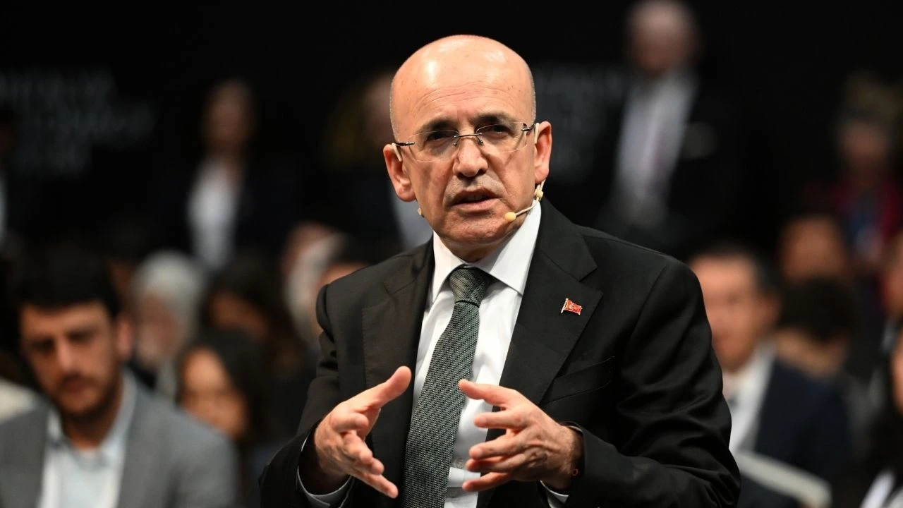Mehmet Şimşek, faizleri enflasyon oranında düşüreceklerini açıkladı. Şimşek'in açıklamalarına göre