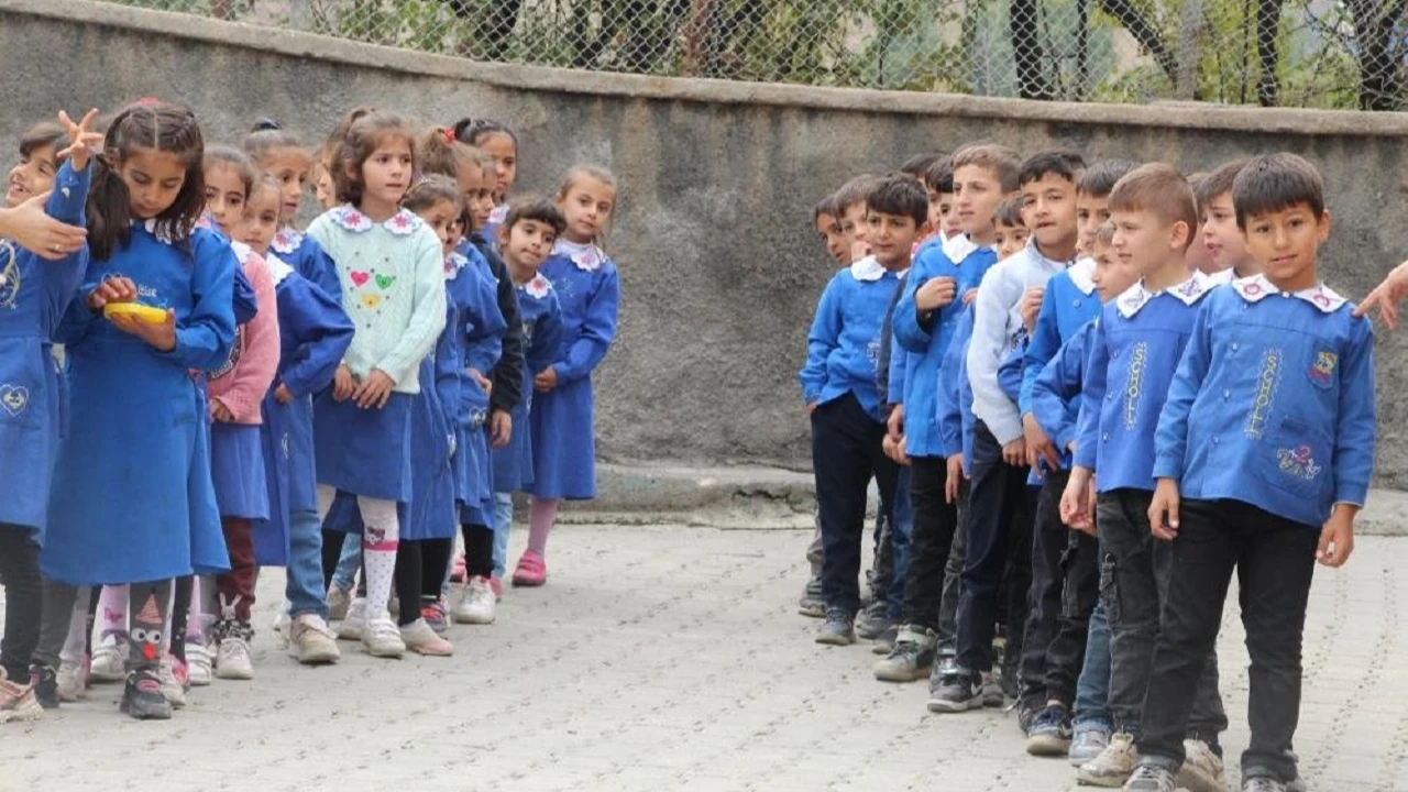 Milli Eğitim Bakanı Tekin, önümüzdeki yıldan itibaren okullardaki serbest kıyafet