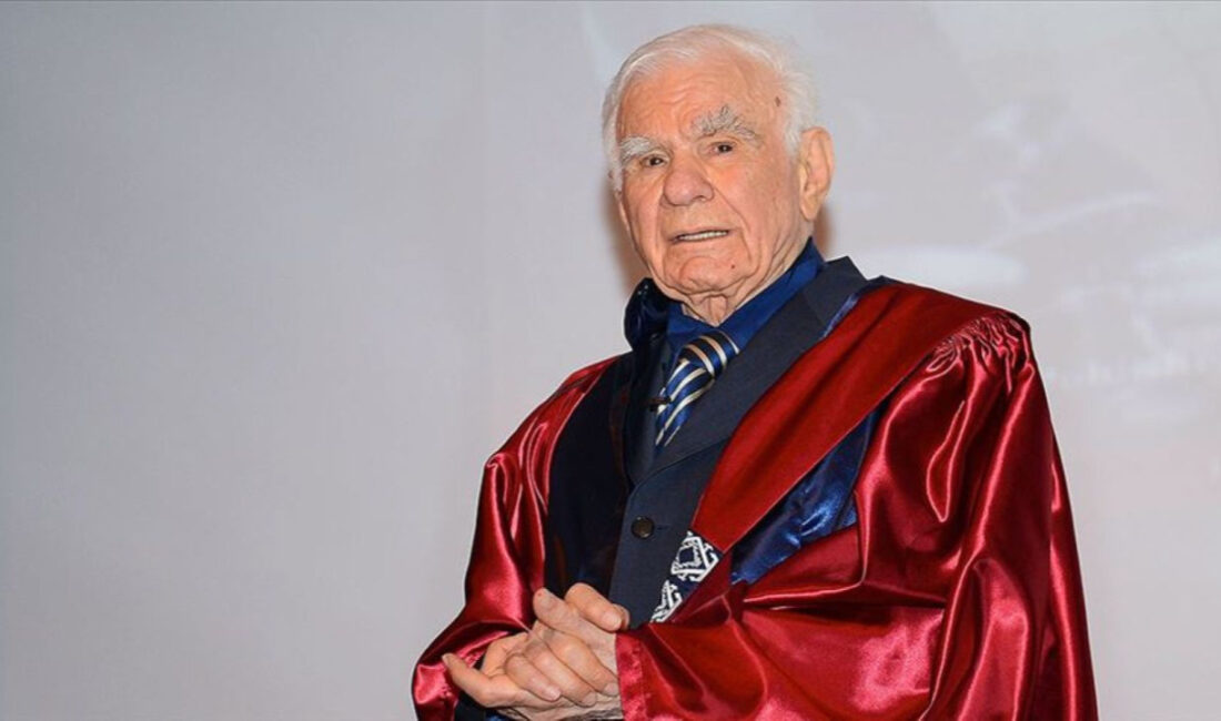 Sağlık Bakanı Kemal Memişoğlu, "Yüzyılın En İyi Beyin Cerrahı" seçilen