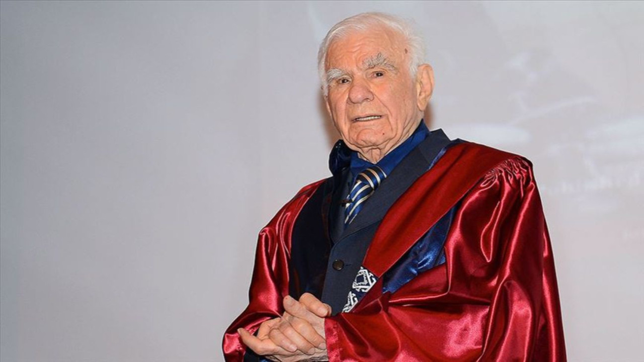 Sağlık Bakanı Kemal Memişoğlu, "Yüzyılın En İyi Beyin Cerrahı" seçilen