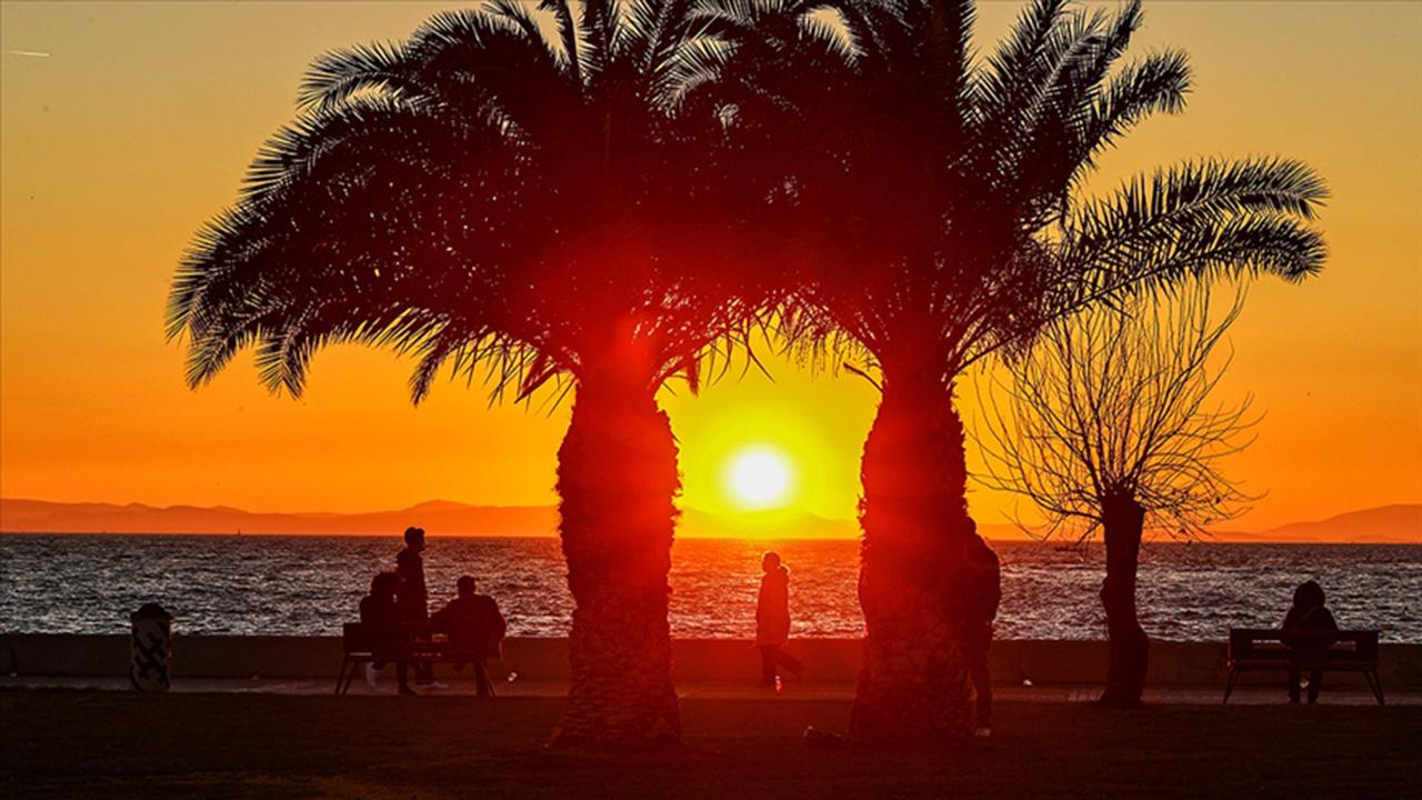 Yeni haftada İzmir’de güneşli hava hakim. Sıcaklıklar 33–36 °C aralığında seyredecek,