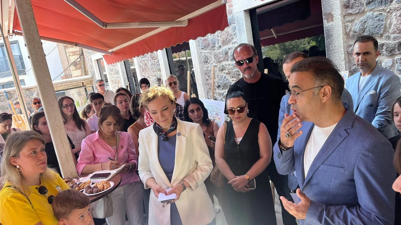 Milli Eğitim Bakanlığı’nın “Dilimizin Zenginlikleri” projesi kapsamında düzenlenen sergide konuşan