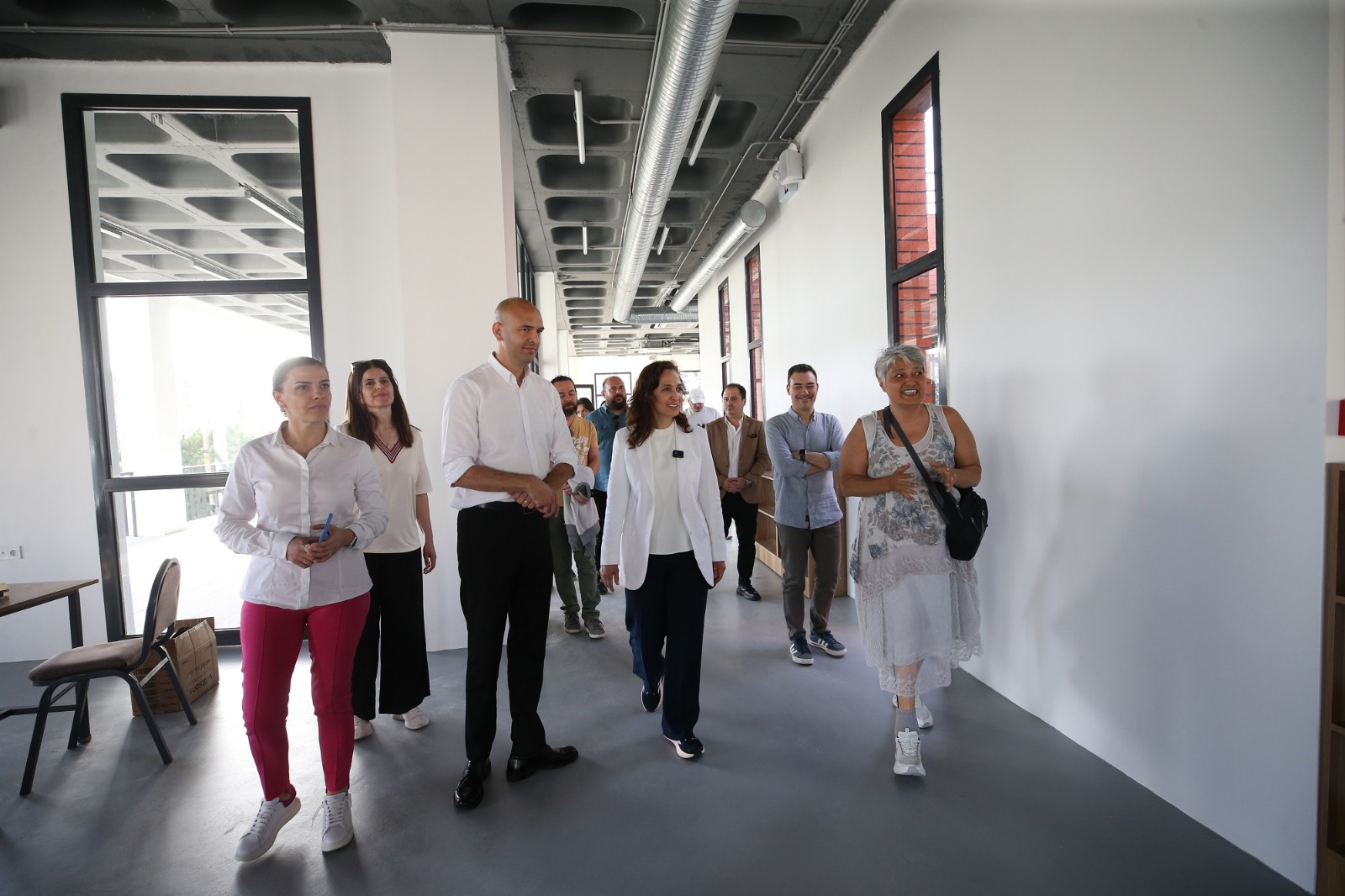 Karşıyaka Belediyesi tarafından yapımı tamamlanan Zübeyde Hanım Sosyal Tesisi’nde yaz