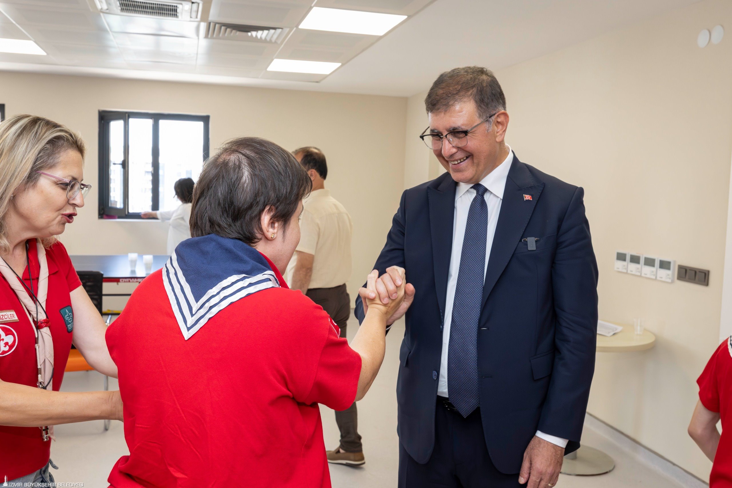 İzmir Büyükşehir Belediye Başkanı Dr. Cemil Tugay, Karabağlar Yurtoğlu Mahallesi’nde
