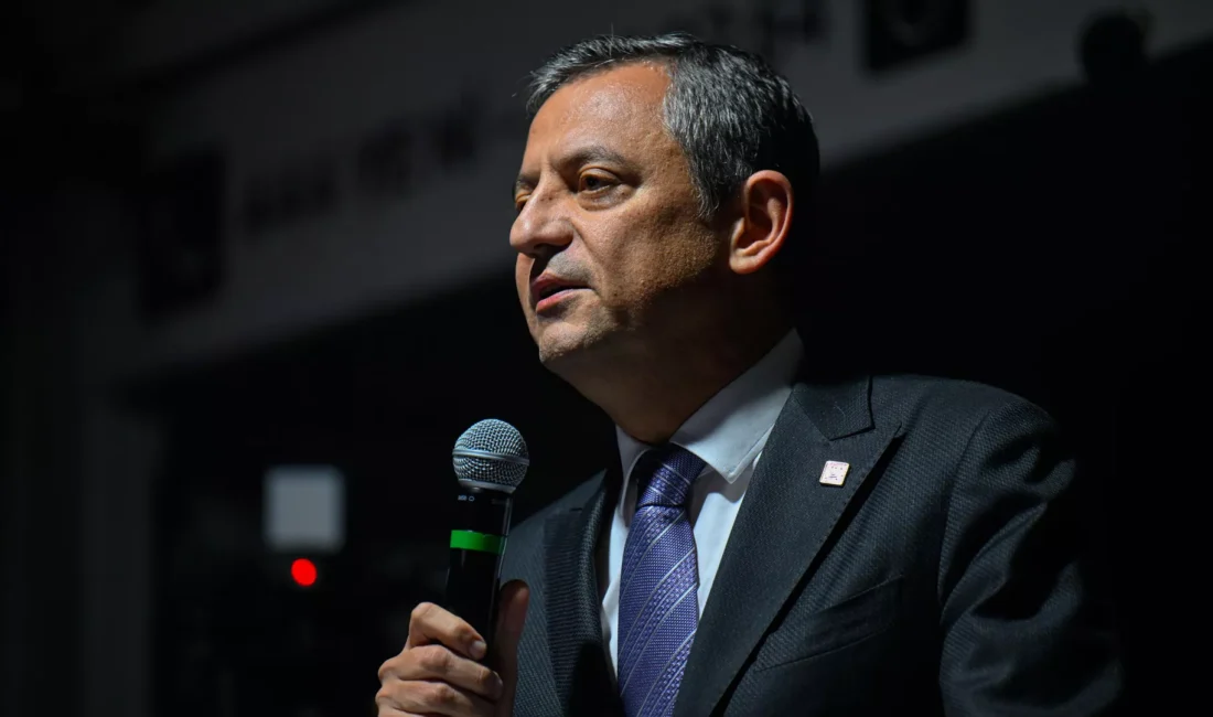 CHP’ye yönelik gözaltıların ardından Özel’den acil MYK kararı CHP Genel Başkanı Özgür Özel, partiye yönelik gözaltıların ardından 10.30’da