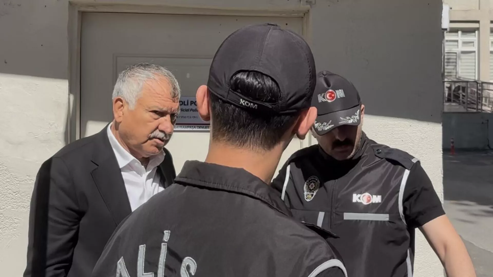 İstanbul merkezli 3 ayrı yolsuzluk soruşturmasında gözaltına alınan Adana Büyükşehir