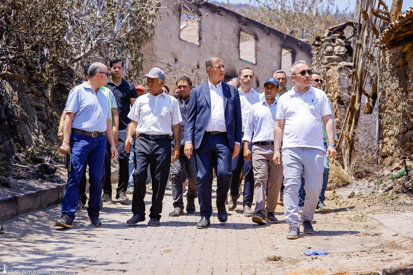 İzmir Büyükşehir Belediye Başkanı Dr. Cemil Tugay, Ödemiş’teki yangında en