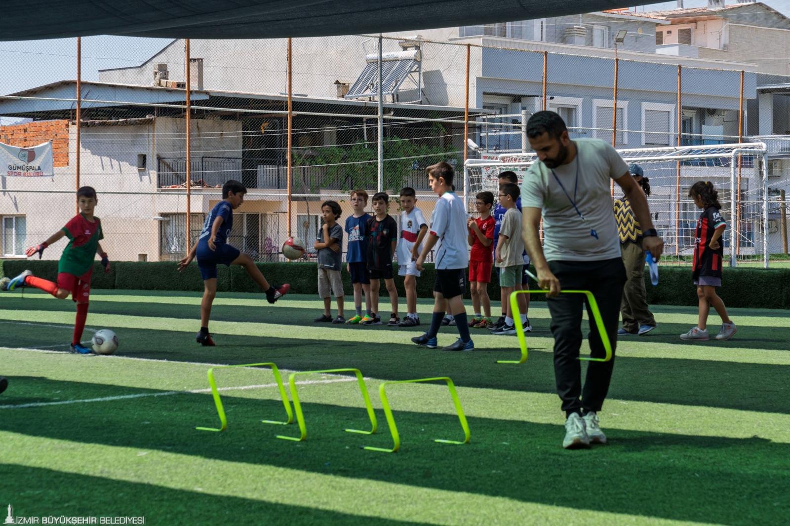 İzmir Büyükşehir Belediyesi, yaz döneminde çocukların çok yönlü gelişimine katkı