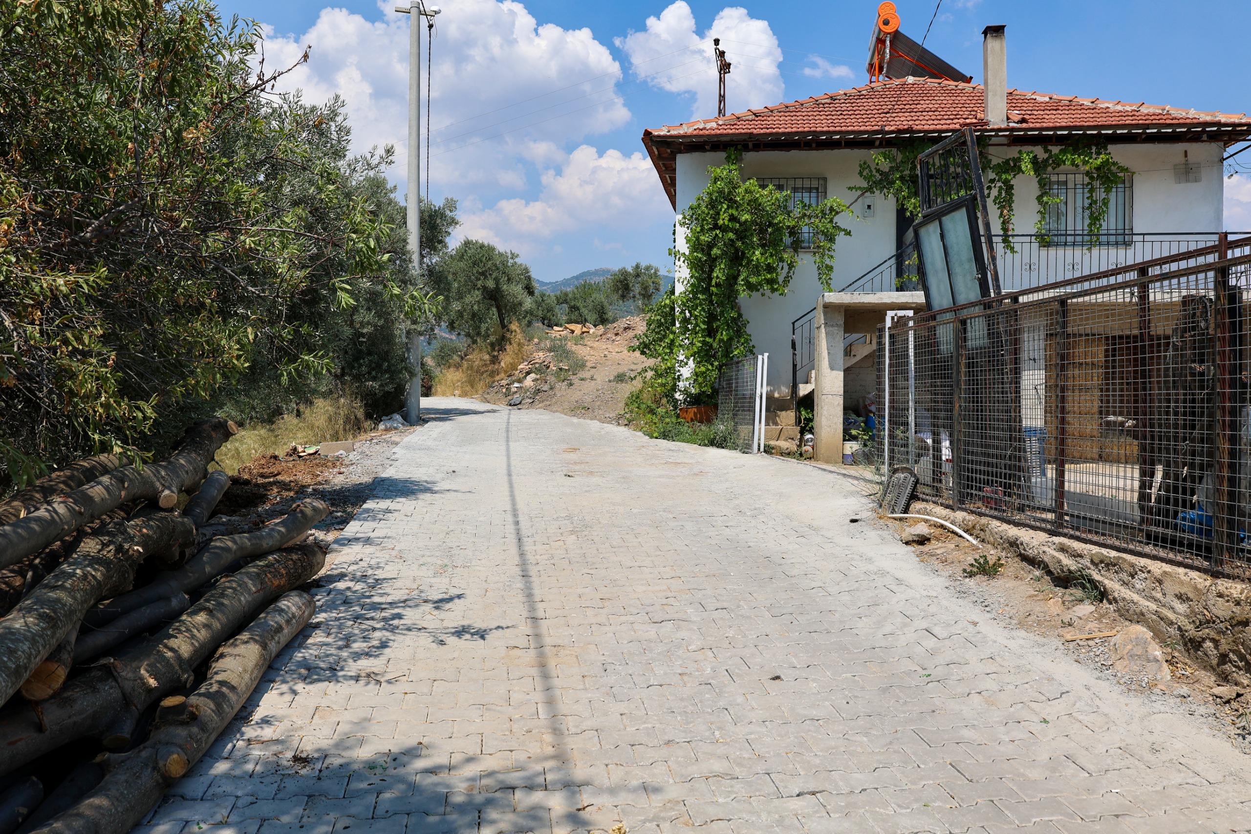 Efeler Belediye Başkanı Anıl Yetişkin’in ulaşım projeleri meyvesini vermeye başladı.