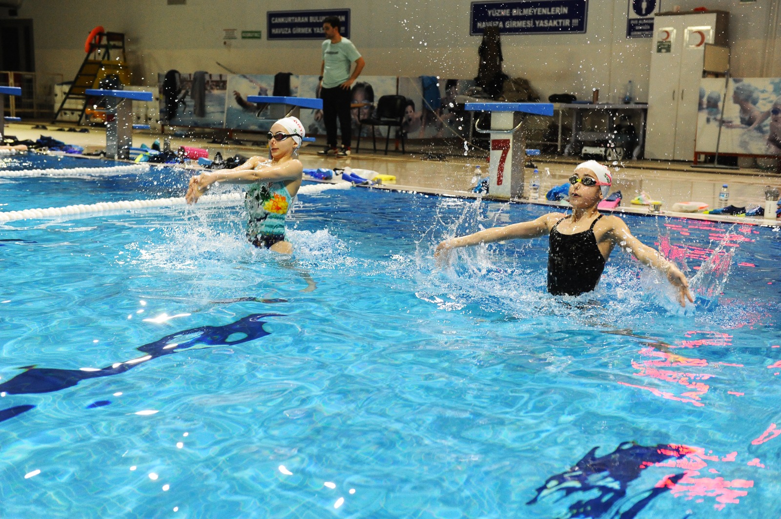 Karşıyaka Belediyesi, 8 farklı branşta düzenlediği “Yaz Spor Okulları” ile