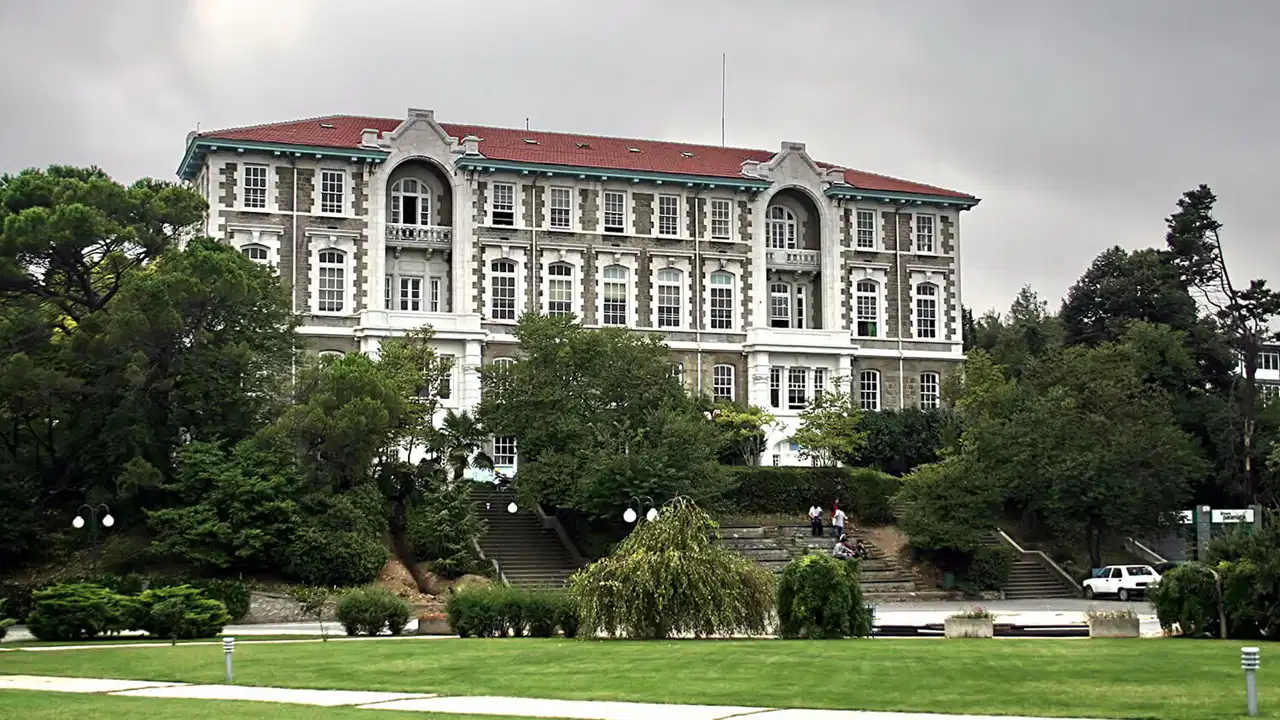 Boğaziçi Üniversitesi’nde Fen Edebiyat Fakültesi ve Yönetim Bilimleri Fakültesi kapatıldı,