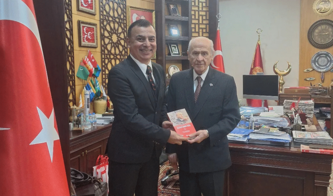 Ege Üniversitesi İletişim Fakültesi Dekanı Prof. Dr. Bilgehan Gültekin ve