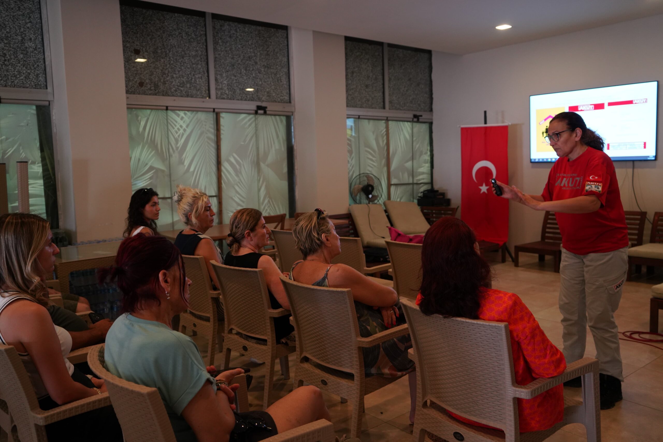 Çeşme Belediyesi ile AKUT’un iş birliğinde düzenlenen “Temel Afet Bilinci