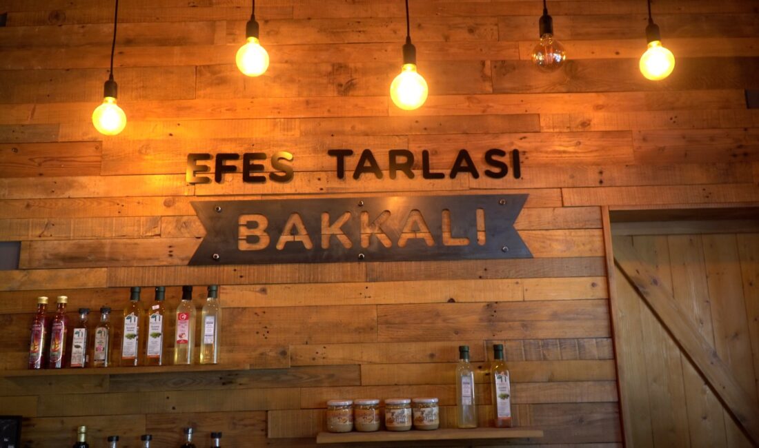Efes Tarlası Bakkalı, kadın üreticilerin el emeği ürünlerini vatandaşlarla buluşturmaya