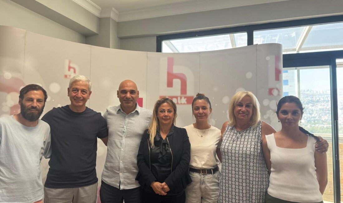 İzmir Gazeteciler Cemiyeti Başkanı Dilek Gappi, Başkan Yardımcısı Mehlika Gökmen