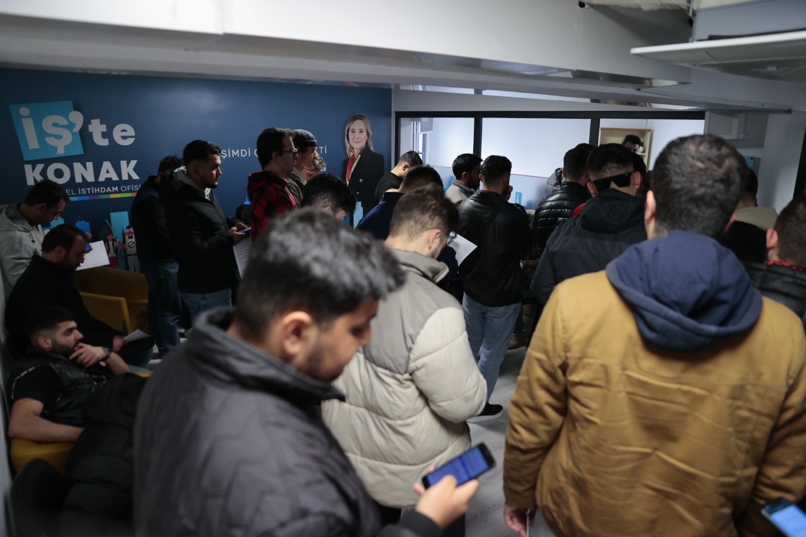 Konak Belediyesi’nin, işverenle iş arayan vatandaş arasında köprü olan ‘İş’te