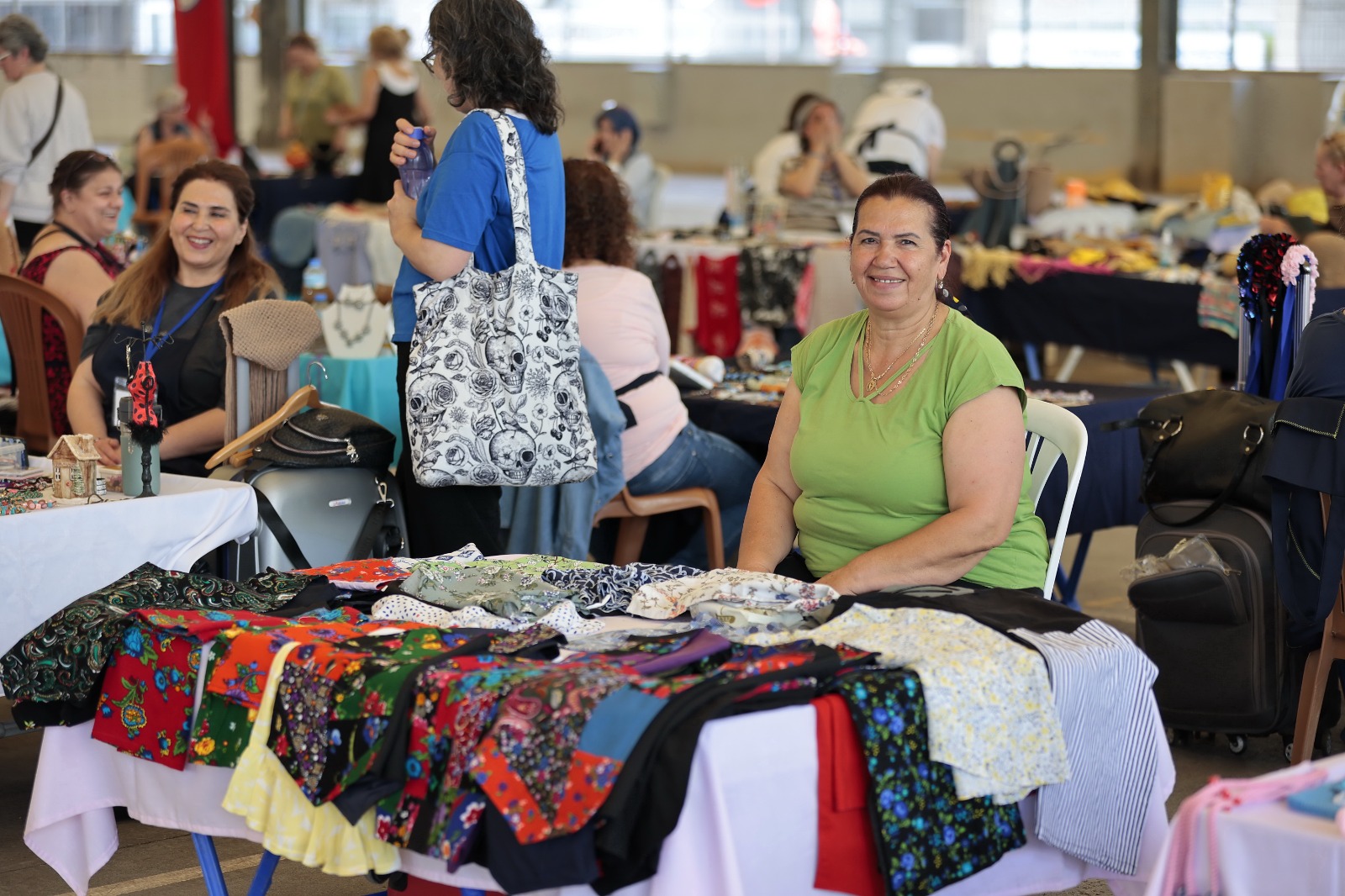 Konak Belediyesi tarafından hayata geçirilen El Emeği Pazarı, üreten kadınlara