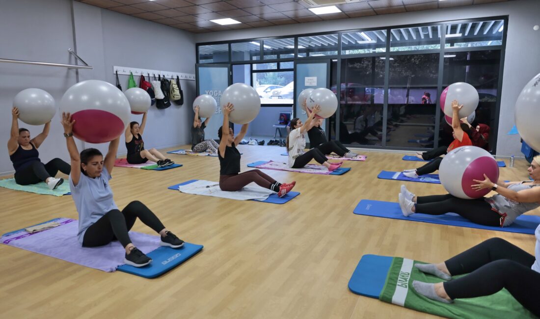 Konak Belediyesi’nin kadınlara özel düzenlediği pilates, step ve aerobik kursları