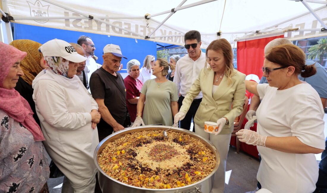 Konak Belediyesi’nin temmuz ayı boyunca devam edecek geleneksel aşure ikramlarının