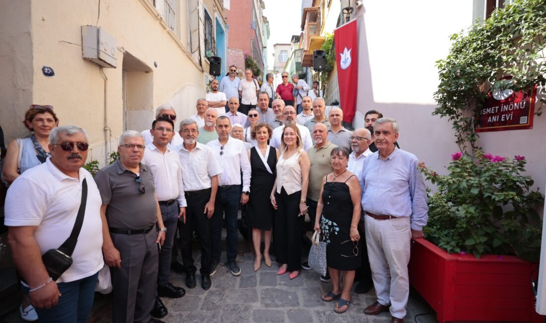 Konak Belediyesi’nin Lozan Barış Antlaşması’nın 102. yıldönümü dolayısıyla İsmet İnönü