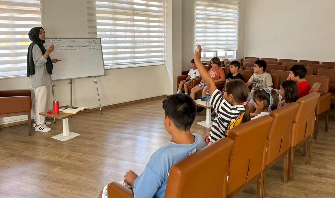 Efeler Belediye Başkanı Anıl Yetişkin’in öncülüğünde başlatılan yaz kursları tüm