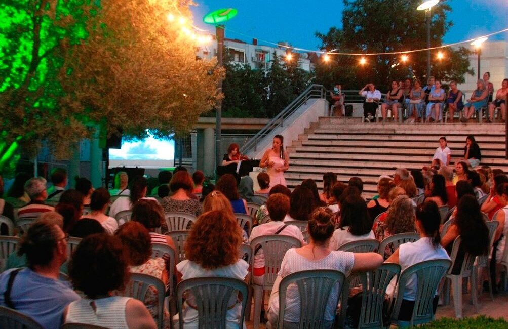 İzmir Büyükşehir Belediyesi Ahmed Adnan Saygun Sanat Merkezi bahçesinde gerçekleştirilen