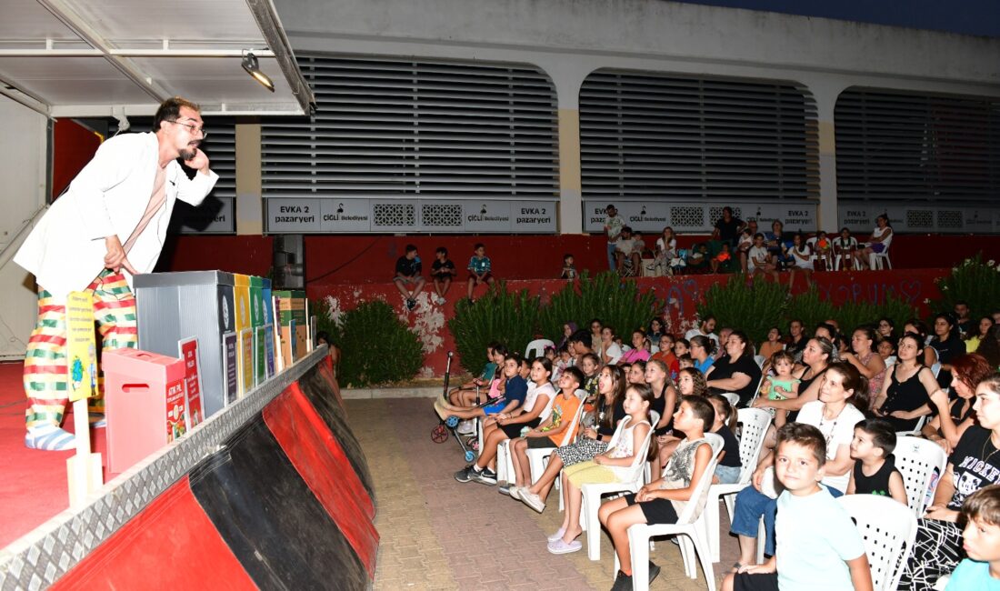 Çiğli Belediyesi’nin yaz aylarına özel olarak başlattığı “Mahallede Tiyatro Var”