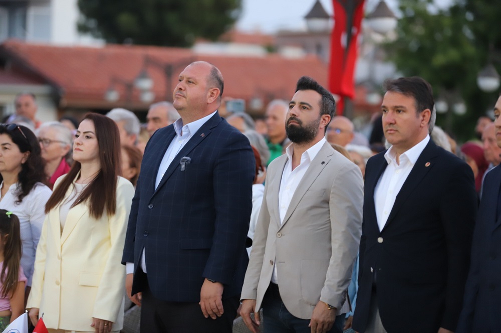 Menderes Belediyesi’nde Başkan Yardımcısı Rüzgar Sönmez’e yönelik sosyal medyada ortaya