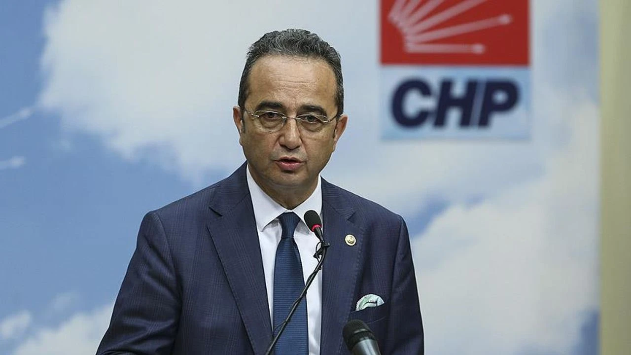 CHP’li Bülent Tezcan, Efeler’deki Nevzat Biçer Konferans Salonu’nun Vakıflar Genel