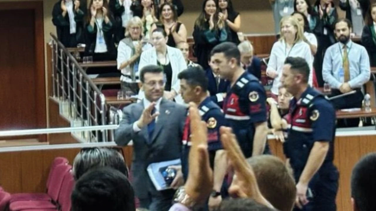 Tutuklu İBB Başkanı ve CHP'nin cumhurbaşkanı adayı Ekrem İmamoğlu, İstanbul