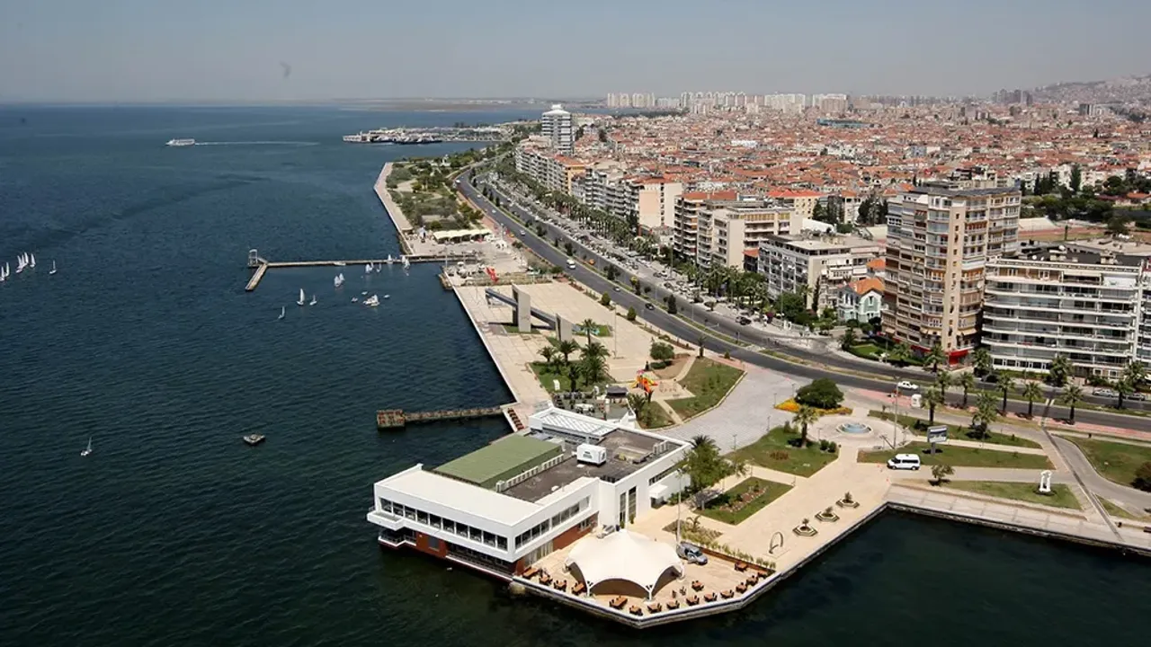 Karşıyaka Kent Konseyi’nin 2025 Ekonomisi Raporu’na göre ilçede nüfus artışı