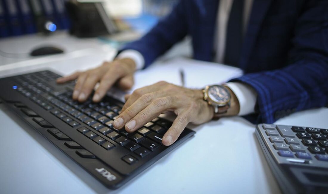 Resmi Gazete’de yayımlanan yönetmelikle, devlet memurlarına doğum sonrası yarı zamanlı