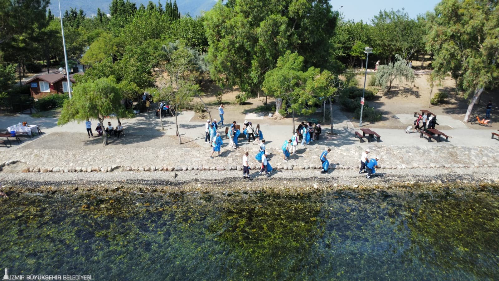 İzmir Büyükşehir Belediyesi, İzmirlileri şehrin birbirinden güzel parklarındaki etkinliklerle bütünleştirmeye