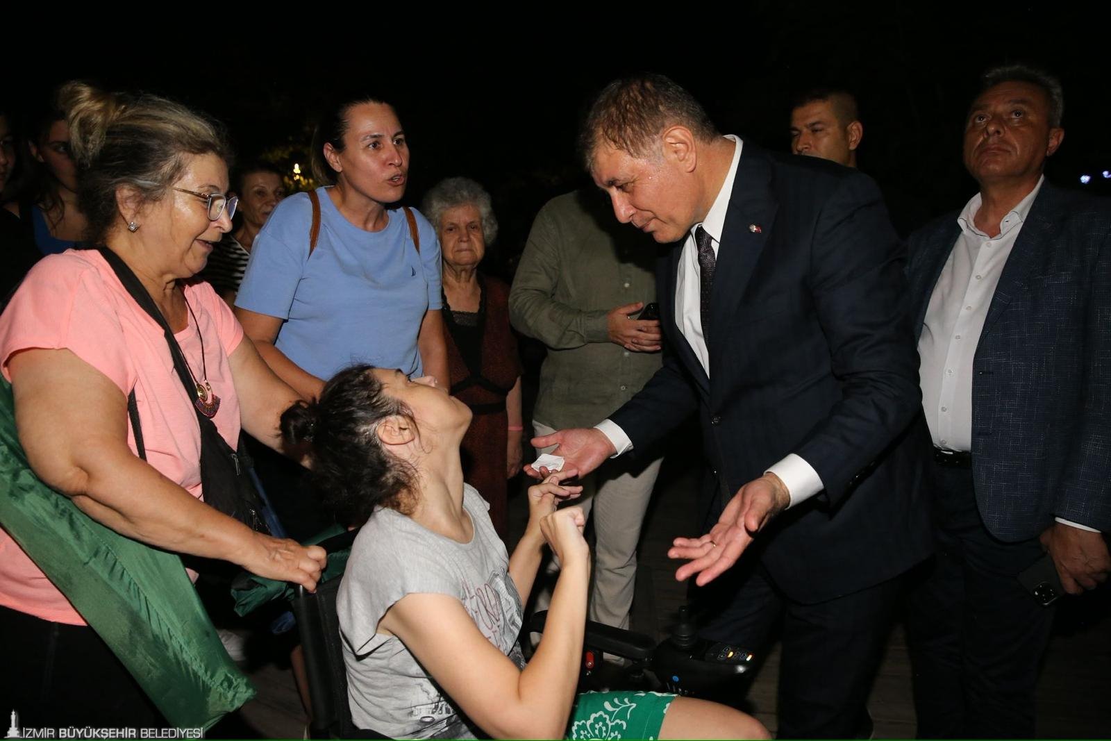 İzmir Büyükşehir Belediyesi tarafından Alaybey Muammer Aksoy Parkı’nda düzenlenen Mahalle