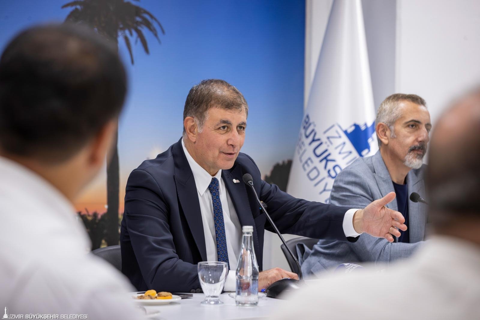 İzmir Büyükşehir Belediye Başkanı Dr. Cemil Tugay, İzmir’deki 22 ilçenin