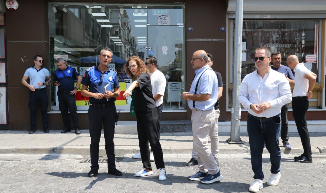 Karşıyaka Belediye Başkanı Yıldız Ünsal, Nergiz ve Goncalar mahallelerinde vatandaşlarla