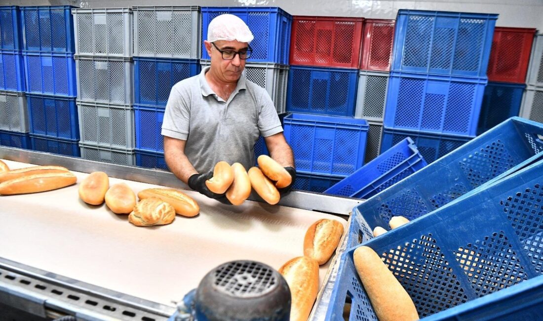 İzmirlileri sevindiren gelişme: Halk Ekmek’te zam yok İzmir’de ekmeğe zam yapılırken, İzmir Büyükşehir Belediyesi’nin Çiğli’deki Halk Ekmek
