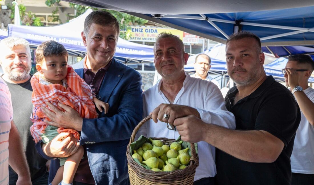 Tugay’dan birlik mesajı: Her türlü güçlüğü hep beraber aşacağız İzmir Büyükşehir Belediye Başkanı Dr. Cemil Tugay, Torbalı'da Çapak Bardacık